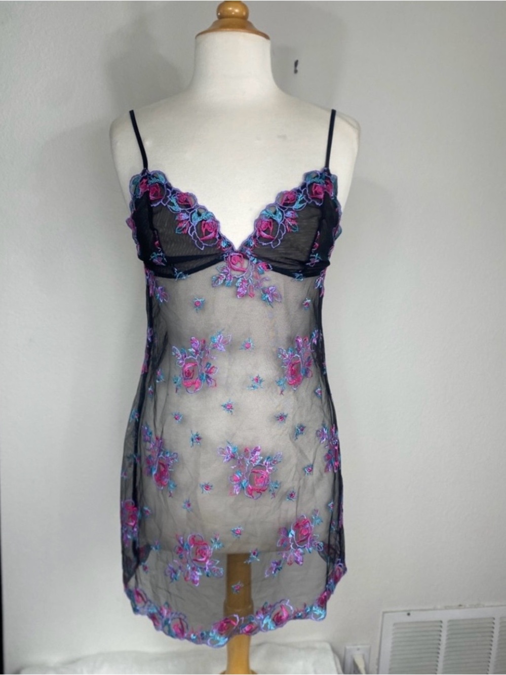 NWOT New Victoria's Secret Womens Floral Embroidered Sheer Chemise Girly Size M